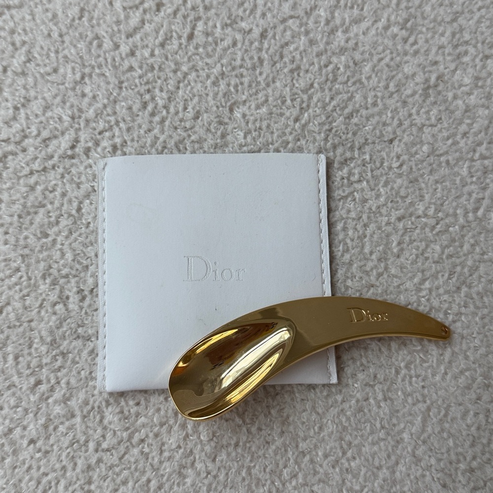 Dior gold spoon applicator.